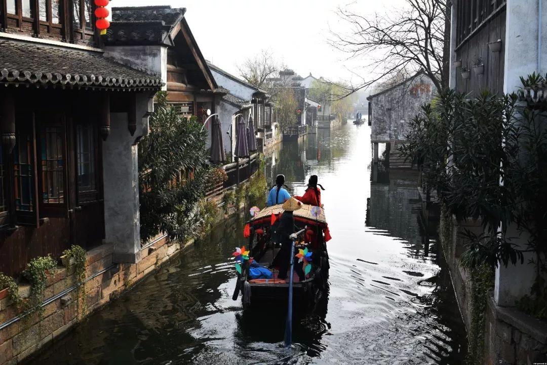 (新春走基层)新农人成“兴农人” 电商直播助浙江“年货”热销